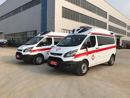 國(guó)六福特全順中軸中頂監(jiān)護(hù)型救護(hù)車(chē)