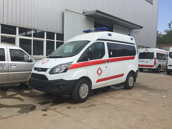 國六福特全順短軸中頂柴油版救護(hù)車